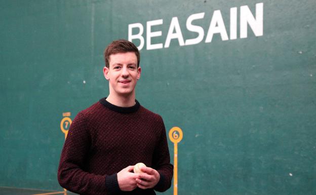 Beñat Garmendia: «Cuando te entrenas con Zabaleta parece un pelotari de otra galaxia»