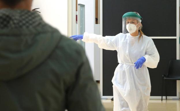 Más de la mitad de los municipios guipuzcoanos en rojo reduce la incidencia del virus