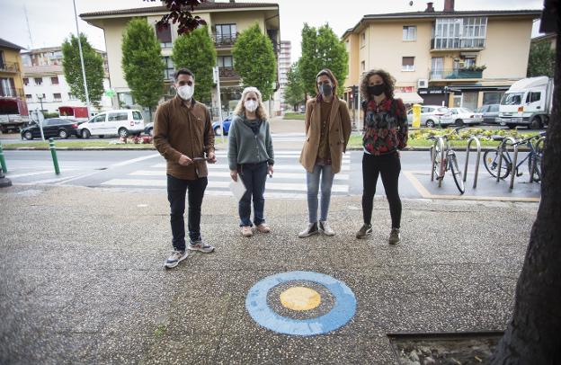 Los comercios se unen al camino escolar de Eguzkitza