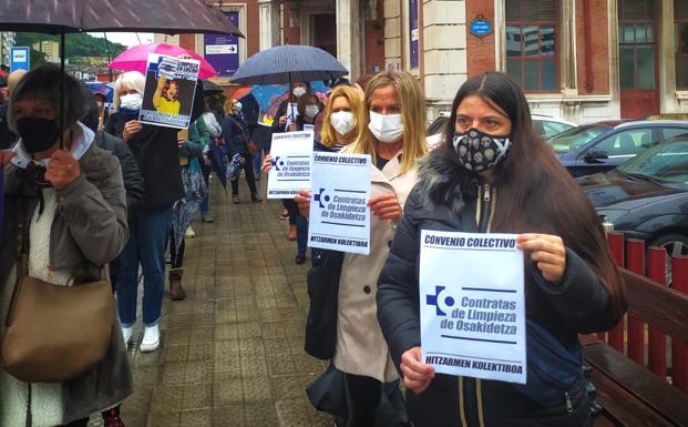 Huelga de las trabajadoras de contratas de limpieza en Osakidetza para el 28 de mayo para denunciar su situación «precaria»