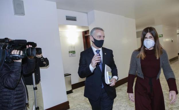 Bildu, PP + Cs y Vox critican las «contradicciones» del Gobierno y Podemos se acerca a Urkullu