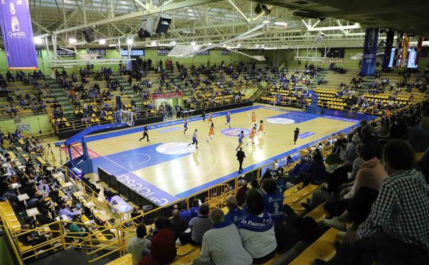 El público tiene que abandonar un partido de baloncesto antes de tiempo por culpa del toque de queda