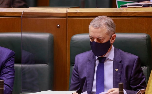 Urkullu replica ante la presión de la oposición que afronta la crisis con el «impulso de un Gobierno único»