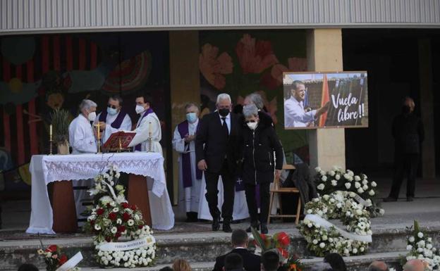 Artajona despide a su vecino David Beriáin en un emotivo funeral