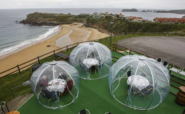 Los iglús, la ingeniosa alternativa para abrir las terrazas cuando llueve