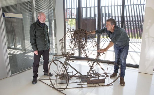 La escultura que 'cuenta' la gesta de Peio en el Tourmalet