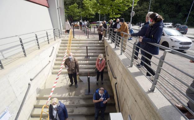 Una operación relámpago con AztraZeneca acelera la vacunación entre los 60 y 70 años