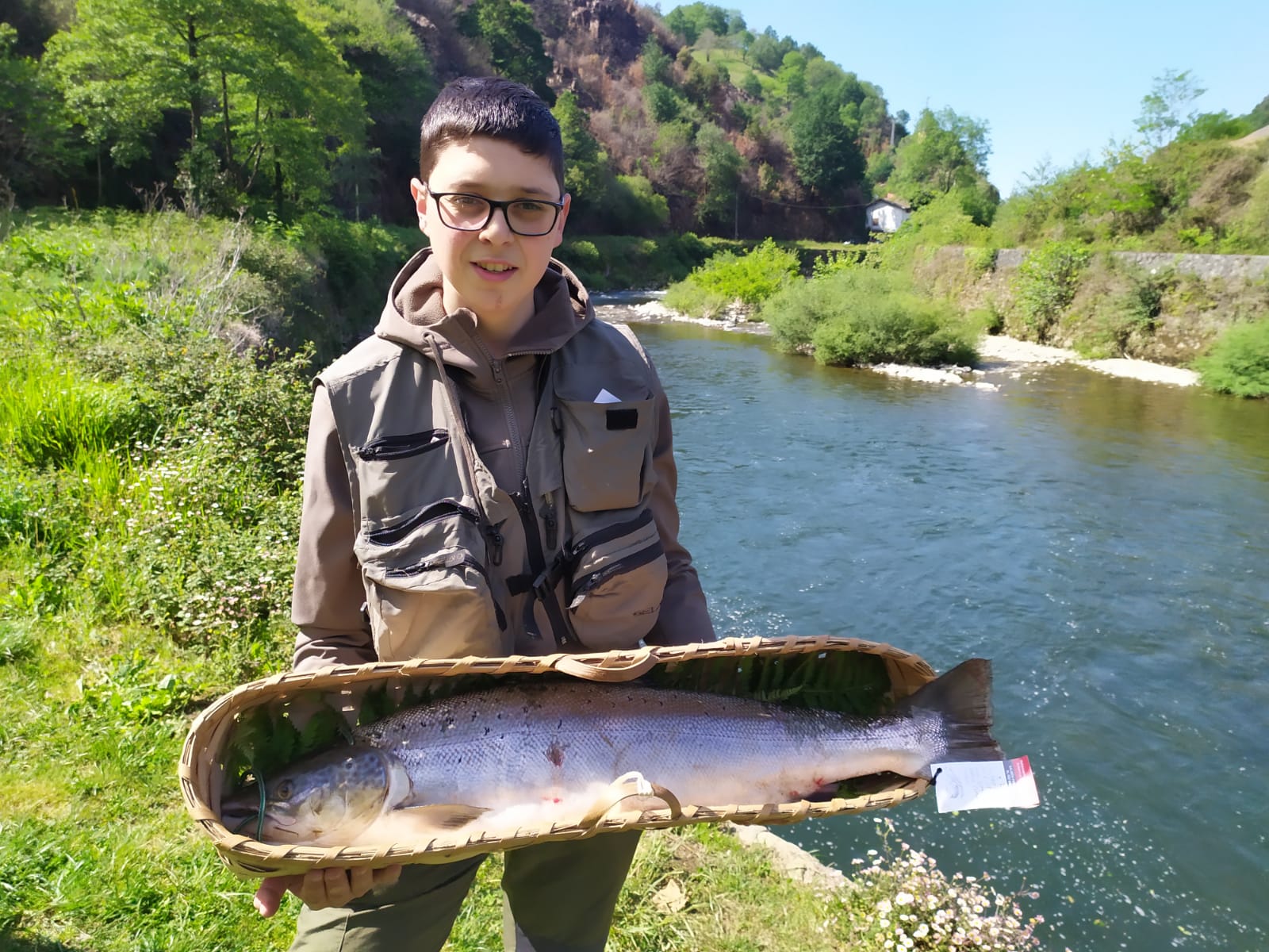 Un lehenbiziko con 'label' asturiano