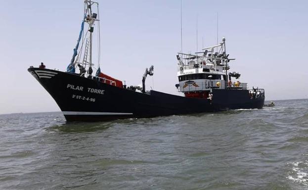 Ocho pesqueros vascos llevan nueve meses sin poder faenar en Senegal