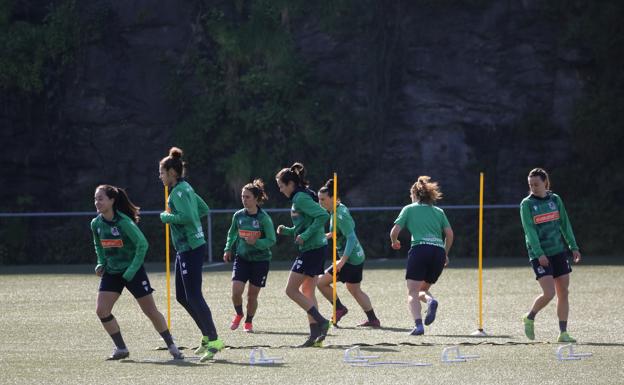 La Real pendiente de la decisión de la Liga sobre el derbi y el Eibar visita mañana al Betis
