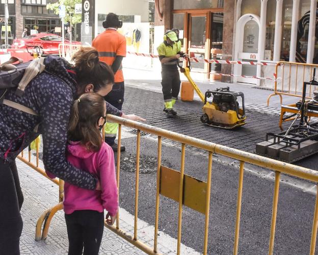 Ayer se inició la segunda fase de la reforma de la calle Laskorain