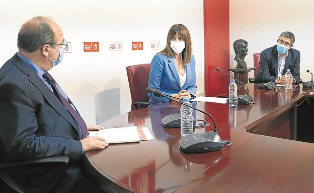 El PSE se envuelve en la bandera de las reformas de Sánchez tras el descalabro electoral de Madrid