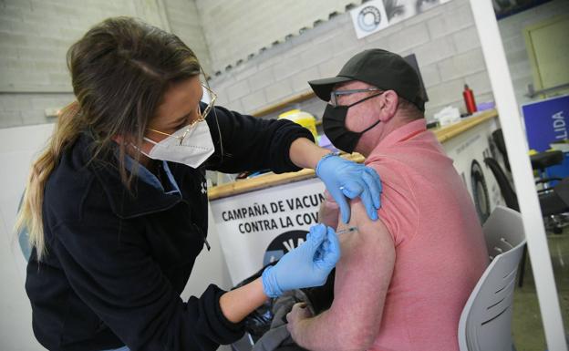 Cuatro de cada diez vascos ya han recibido la primera dosis contra el Covid