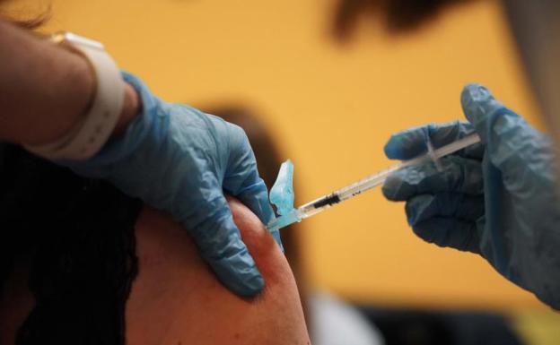 La vacunación se abre mañana a todos los mayores de 18 en Iparralde