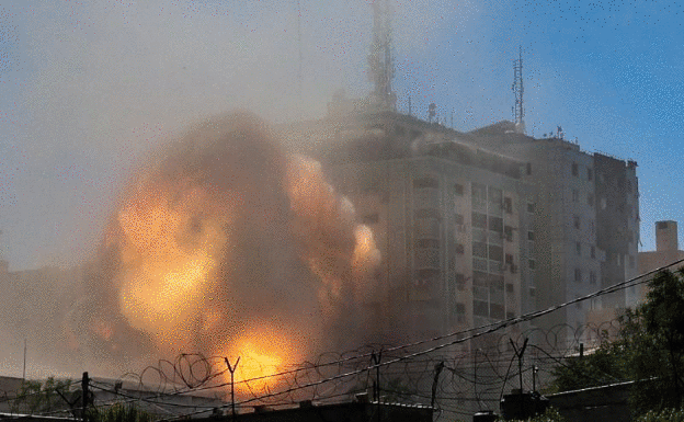 Israel lanza una tormenta de misiles sobre Gaza y derriba un edificio que alberga medios de comunicación internacionales