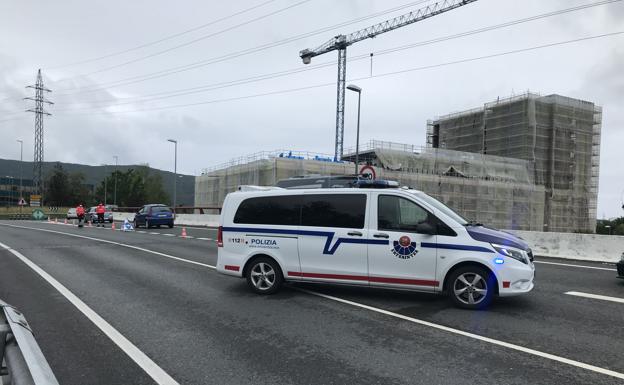 Fallece un motorista tras chocar con un coche en Irun