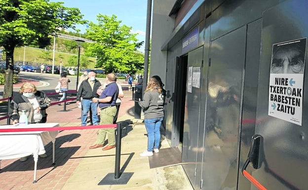 Euskadi puede empezar a vacunar a los menores de 50 años a principios de junio si no baja el ritmo