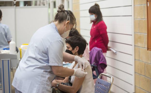 Salud se prepara para superar las 30.000 vacunas al día ante el mayor envío de dosis