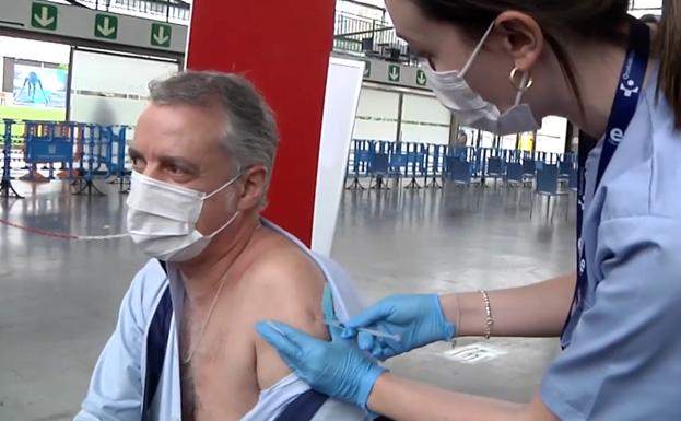 Sanidad ordena Pfizer como segunda dosis de 83.000 vascos vacunados con AstraZeneca