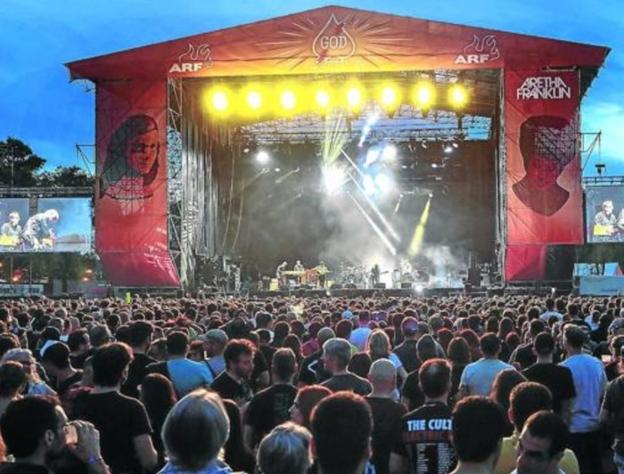 La promotora del Azkena Rock confirma su aplazamiento al próximo año