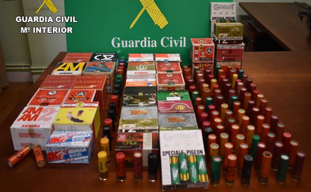 La Guardia Civil intercepta en Gipuzkoa un envío por correo de casi un millar de cartuchos