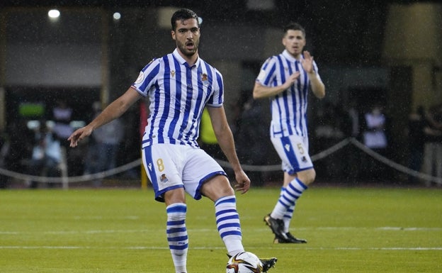 El triángulo de Zubieta tapa el vacío de Mikel Merino