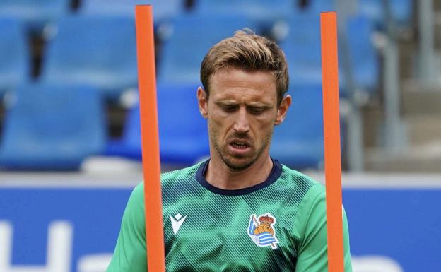 Álex Remiro y Nacho Monreal quieren ser profetas en su tierra, pero en el bando contrario
