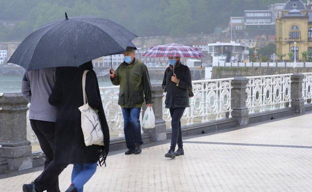 Euskadi suma 370 nuevos contagios y sostiene la tendencia a la baja del virus
