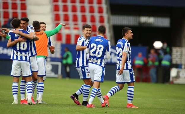 Una fiesta con pizzas y cervezas