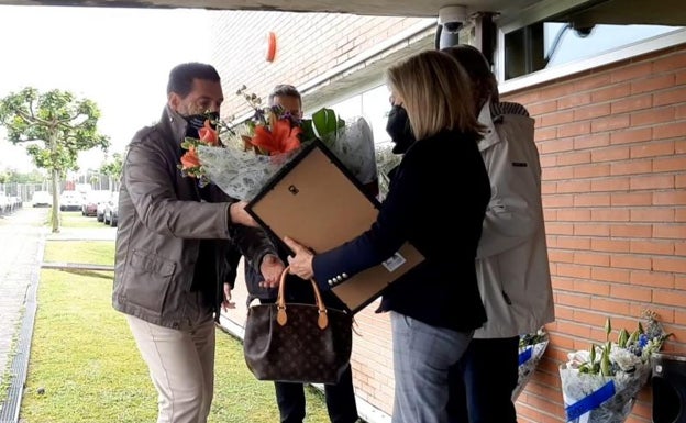 Homenaje de la asociación de ertzainas Mila Esker a «tres desactivadores del olvido»