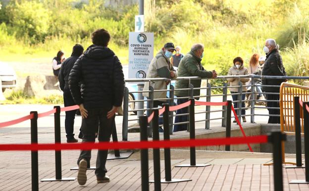 Sagardui no aclara quién tendrá preferencia para recibir la segunda dosis de AstraZeneca