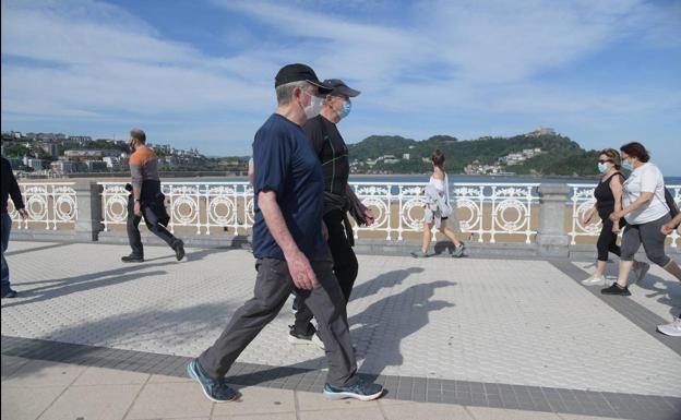 El descenso de la cuarta ola se estanca mientras sigue bajando la cifra de fallecidos