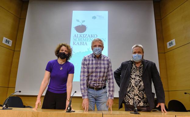 Ione Larrañaga eta Joseba Agirrezabalaga, Alkizako Sormenaren Kabia bekarekin sarituak