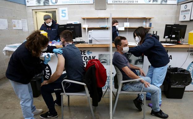 La mayoría de colectivos vacunados con AstraZeneca rechaza la segunda dosis de Pfizer