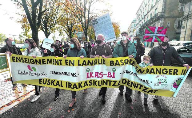 Euskaltzaindia llama a manifestarse por el euskera en Baiona
