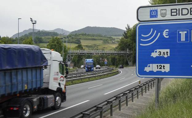 Los transportistas consideran que la extensión del peaje en Gipuzkoa es «injusto» y «penaliza» su actividad