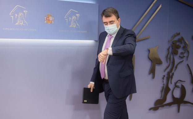 Esteban critica que el PP «se coloca con la España rancia» al volver a Colón contra los indultos