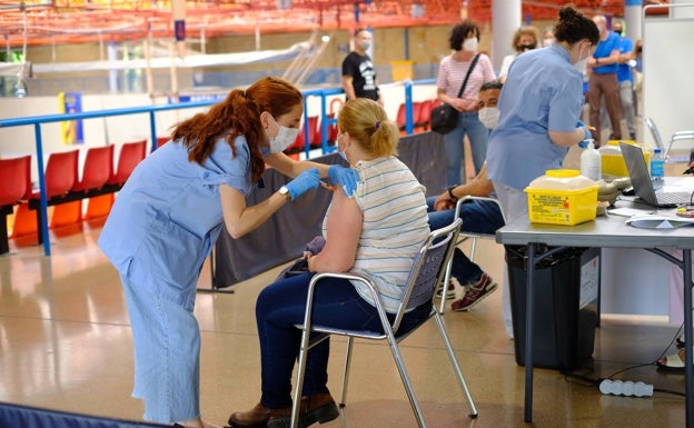 Euskadi acelera la vacunación y el 80% de los vascos tendrá al menos una dosis en un mes