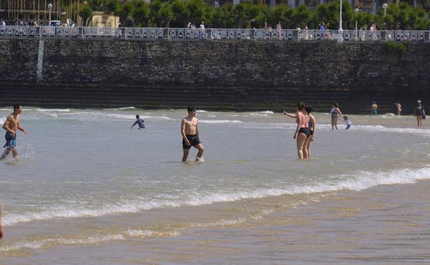 La temperatura del agua del mar está cuatro grados más fría que hace un año