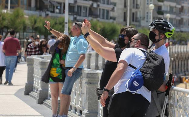 Euskadi notifica 338 nuevos positivos y 21 fallecidos la última semana, 3 más que la anterior