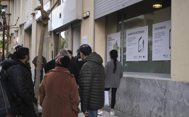 El empleo crece por cuarto mes consecutivo en Gipuzkoa, que recupera ya 6 de cada 10 puestos perdidos por el Covid