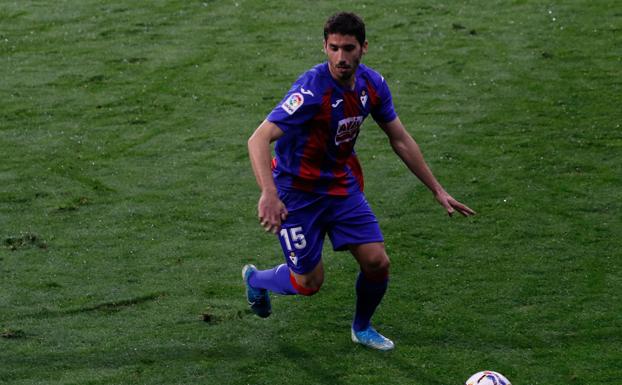 Cote podría acabar en Osasuna a cuenta de Cucurella