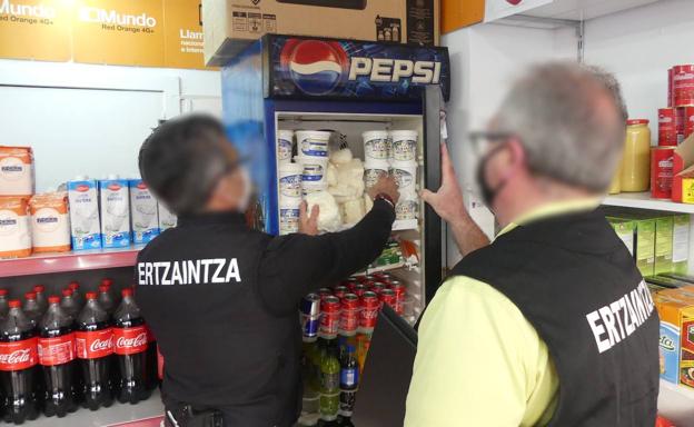Detenida una mujer en Bizkaia por vender quesos que elaboraba en su domicilio sin ningún tipo de control sanitario