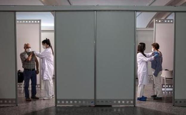 Salud vacunará desde el domingo al personal esencial que rechazó Pfizer de segunda dosis