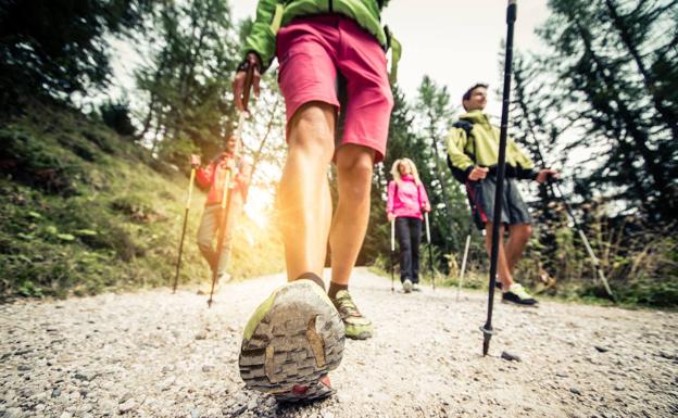 Los fisioterapeutas aconsejan realizar ejercicios de fortalecimiento antes de hacer una ruta de montaña