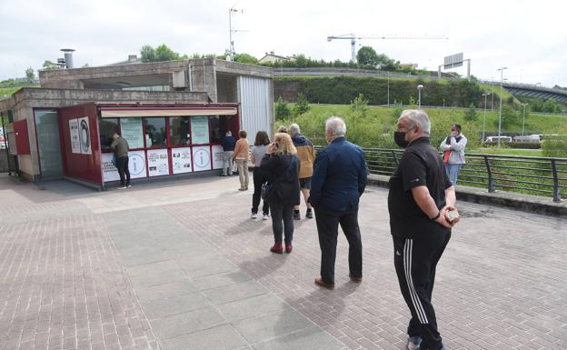 «Una señora vino vestida de madrina»