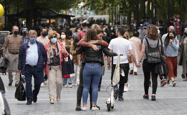 Euskadi suma 205 positivos y la presión hospitalaria sigue cayendo