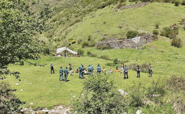 Los 'hippies' de la sierra riojana se quedan, de momento