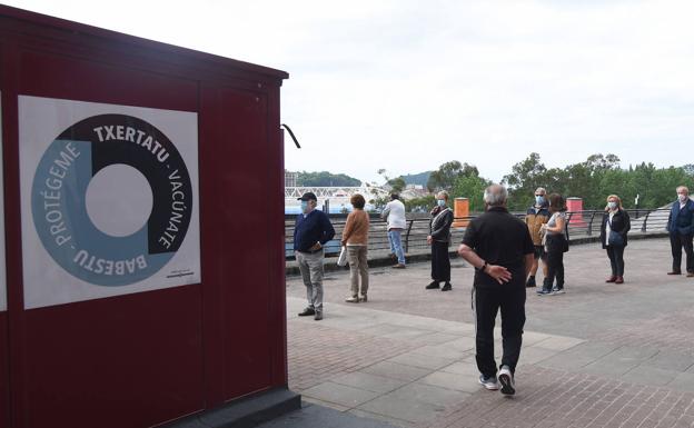 Sagardui recuerda que «lo que está contemplado es que la gente sea vacunada en su comunidad»