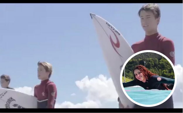 El guiño de Shakira a dos jóvenes promesas del surf donostiarras